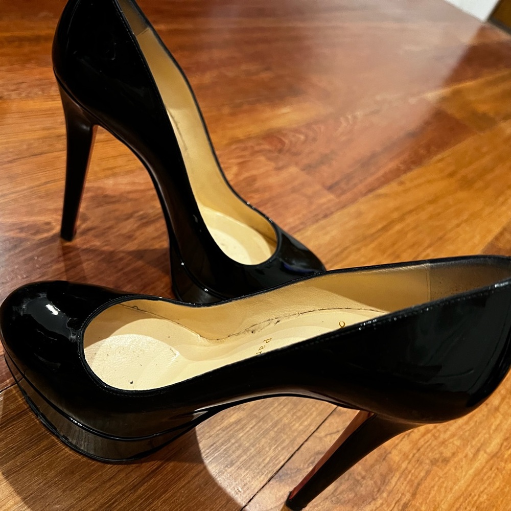 Christian Louboutin black pump